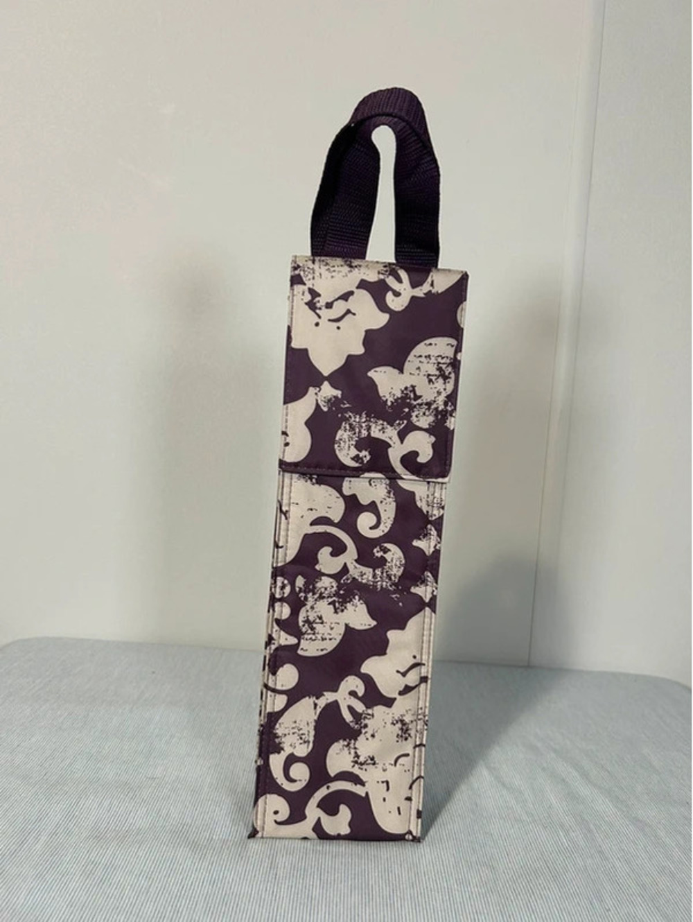 Thirty-One Perfect Bottle Thermal Wine Insulated Bottle Carrier Purple Cream